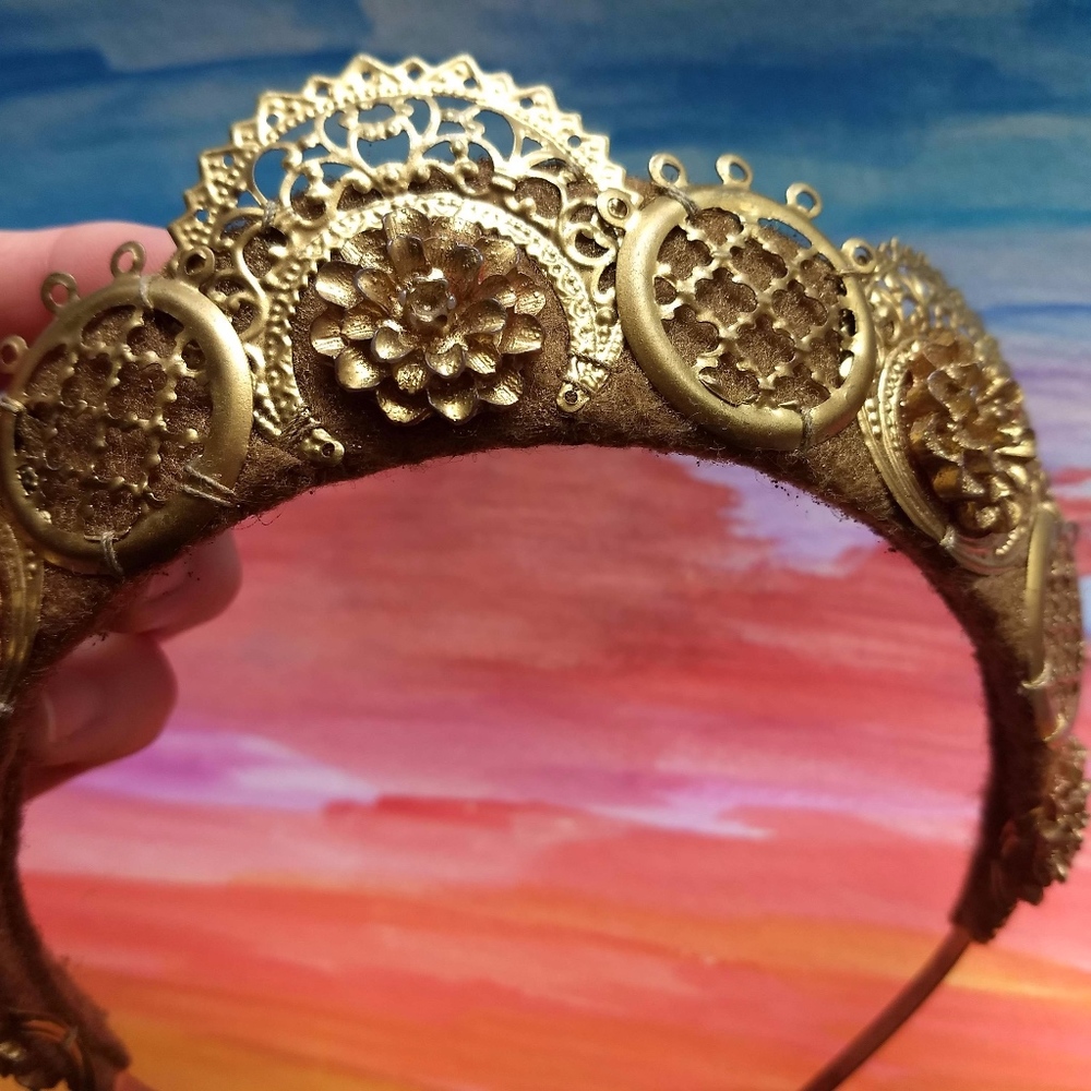 Gold, Black, Amethyst Loschy Crowns